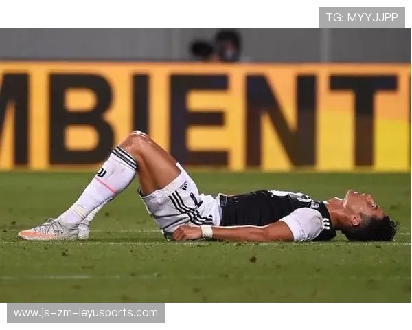 C罗被拍与老友骑行街头，健康生活方式被粉丝模仿