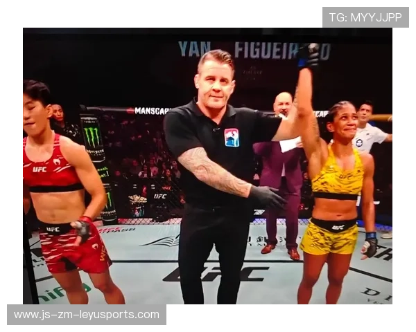 UFC 选手进入八角笼前痛哭：家人原因曝光