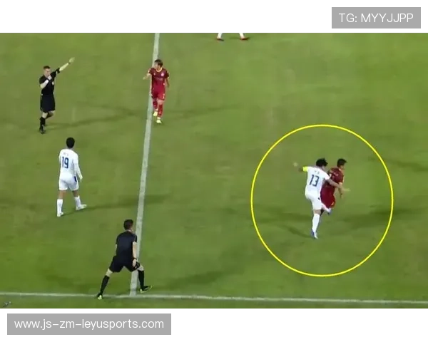 “简阳文体中心：羽毛球赛场上的快速反应与精准击球”